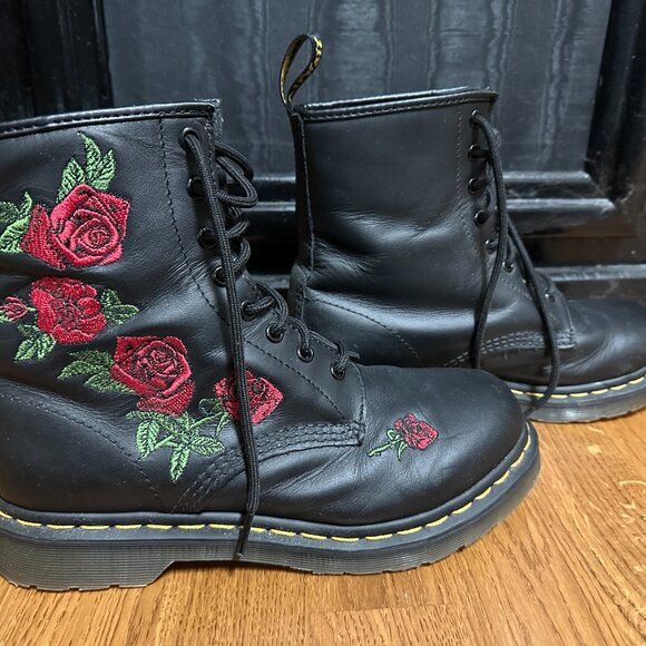 Dr Doc Martens Black 100% Leather Boots with Embroidered Red Roses 1460 Vonda 9 - Picture 2 of 14